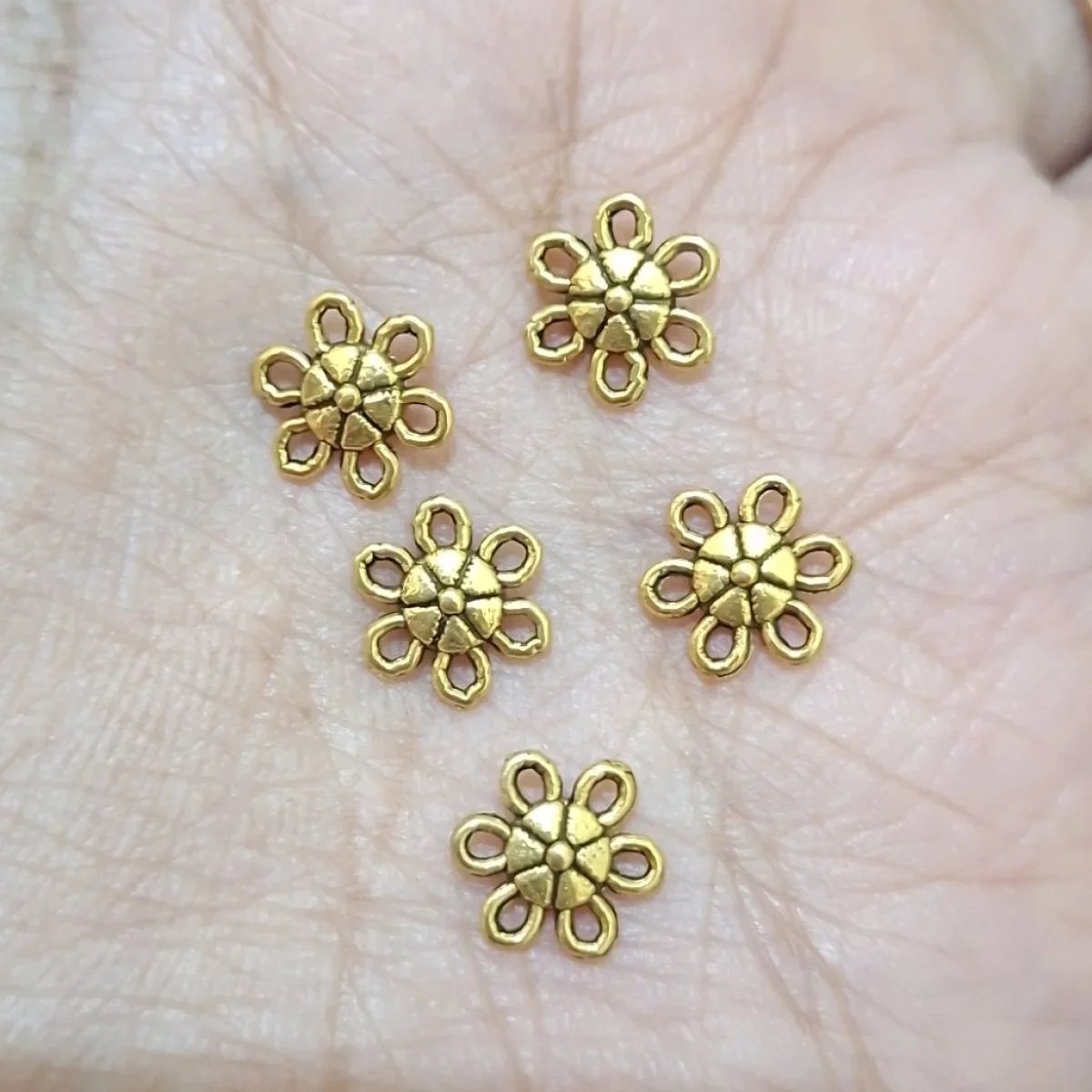5pcs tiny flower