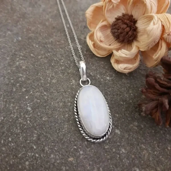 Natural white blue sheen moonstone pendant (liontin)