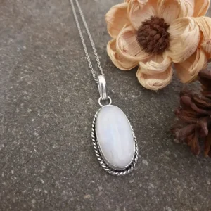 Natural white blue sheen moonstone pendant (liontin)
